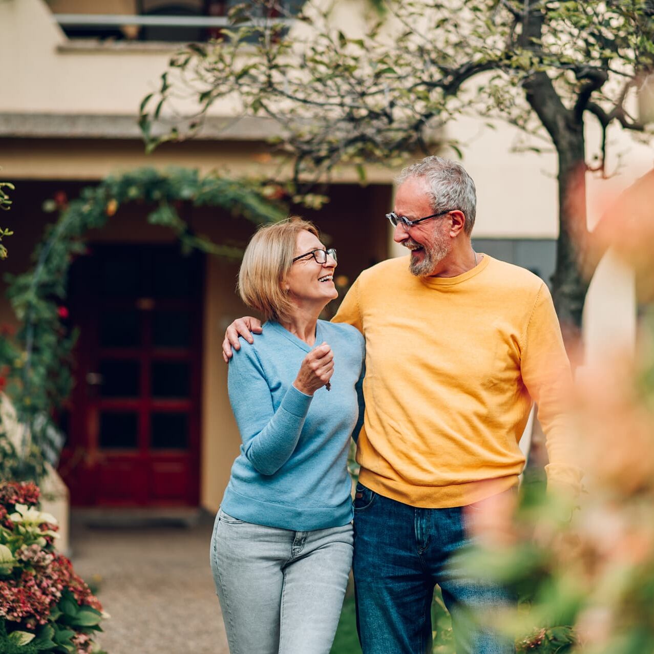 couple-walking-in-garden